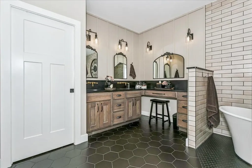 1434 S Monument Street Wichita KS 67235