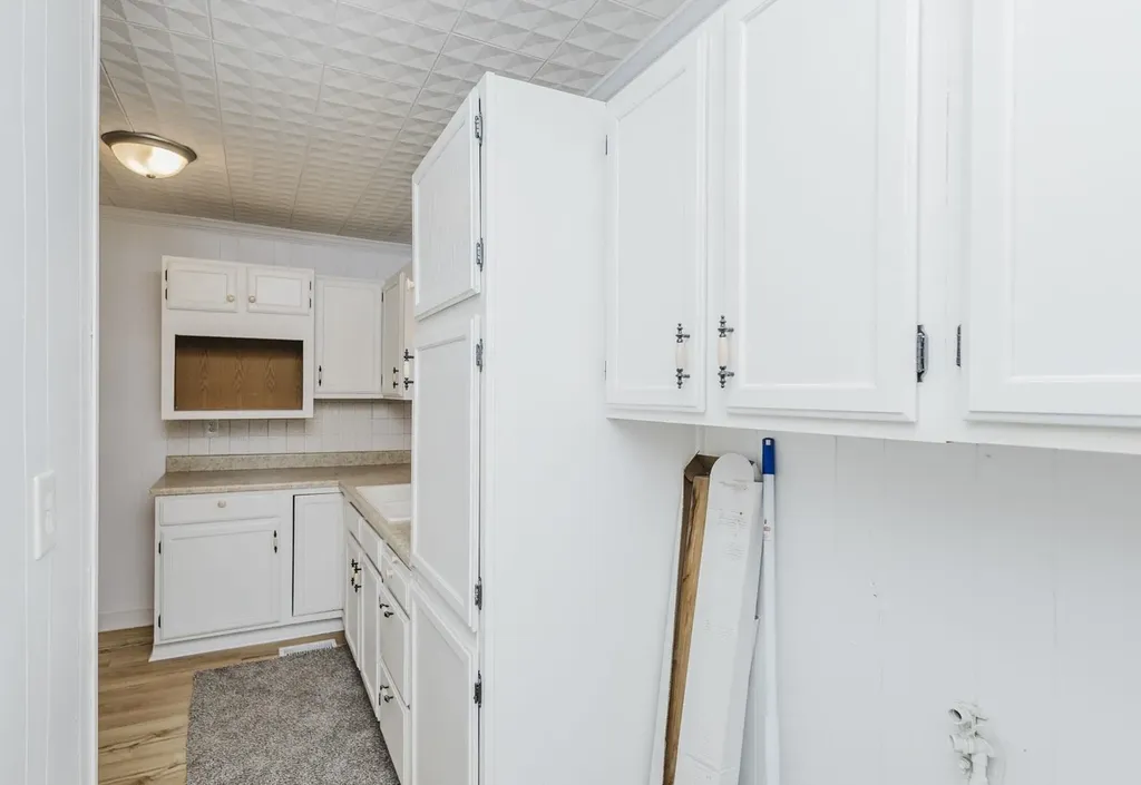 1646 S Ellis Wichita KS 67211