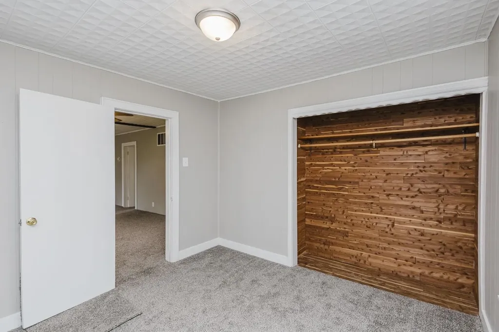 1646 S Ellis Wichita KS 67211