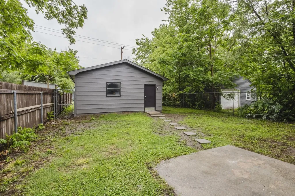 1646 S Ellis Wichita KS 67211