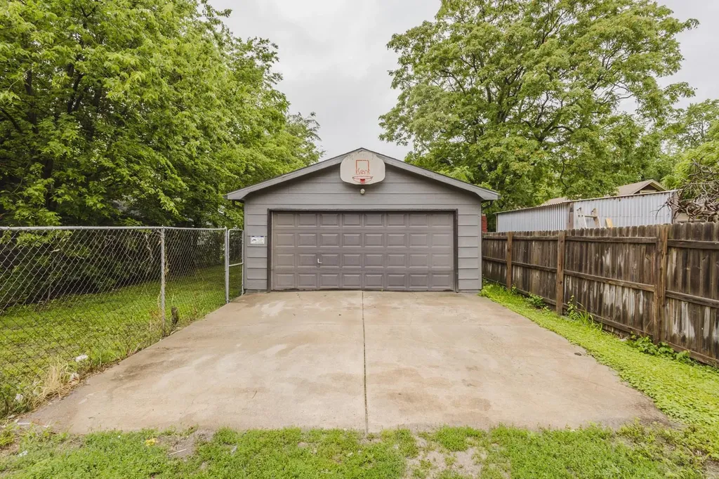 1646 S Ellis Wichita KS 67211