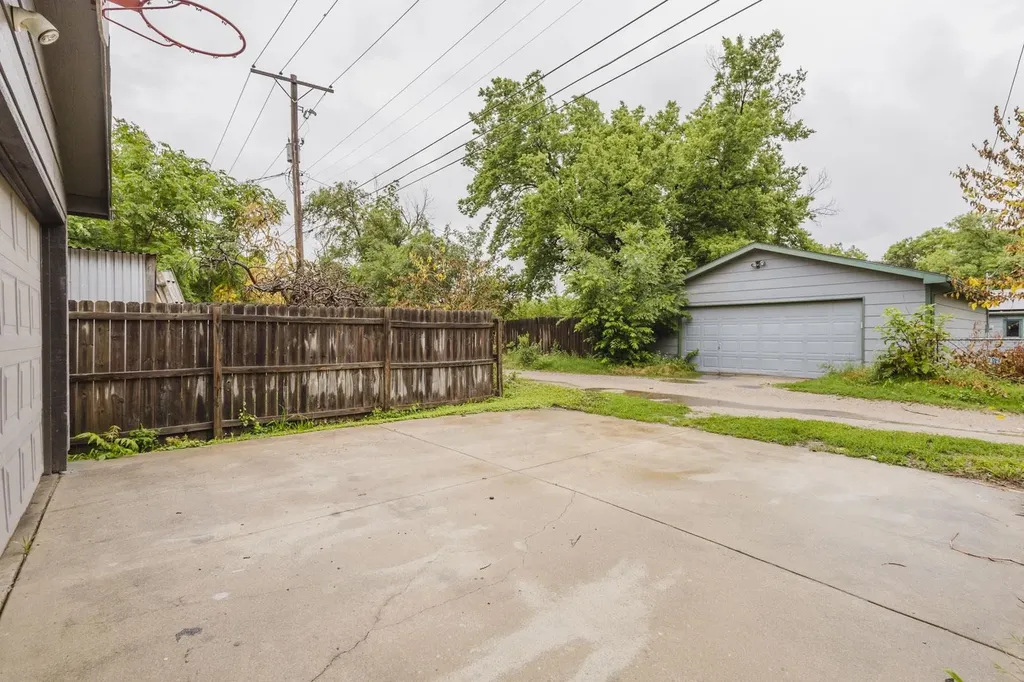 1646 S Ellis Wichita KS 67211