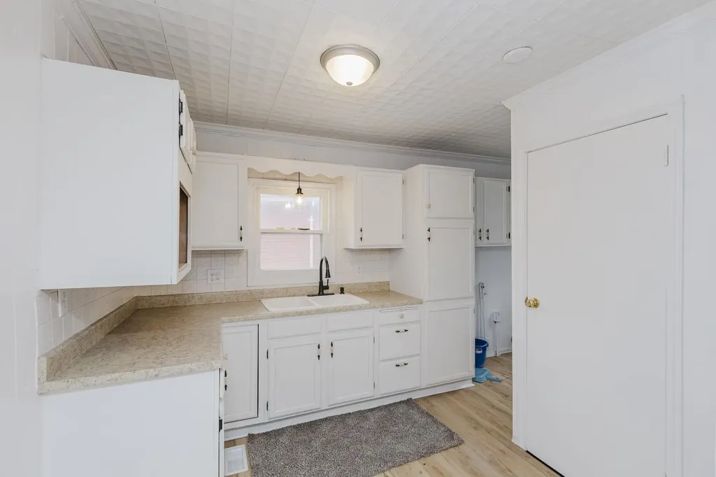 1646 S Ellis Wichita KS 67211
