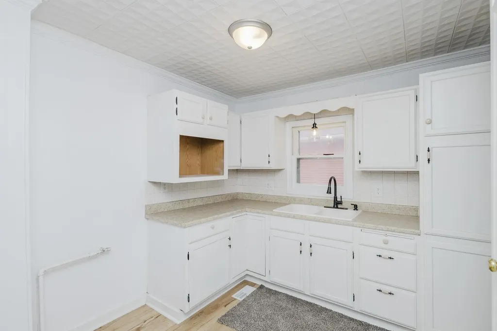 1646 S Ellis Wichita KS 67211