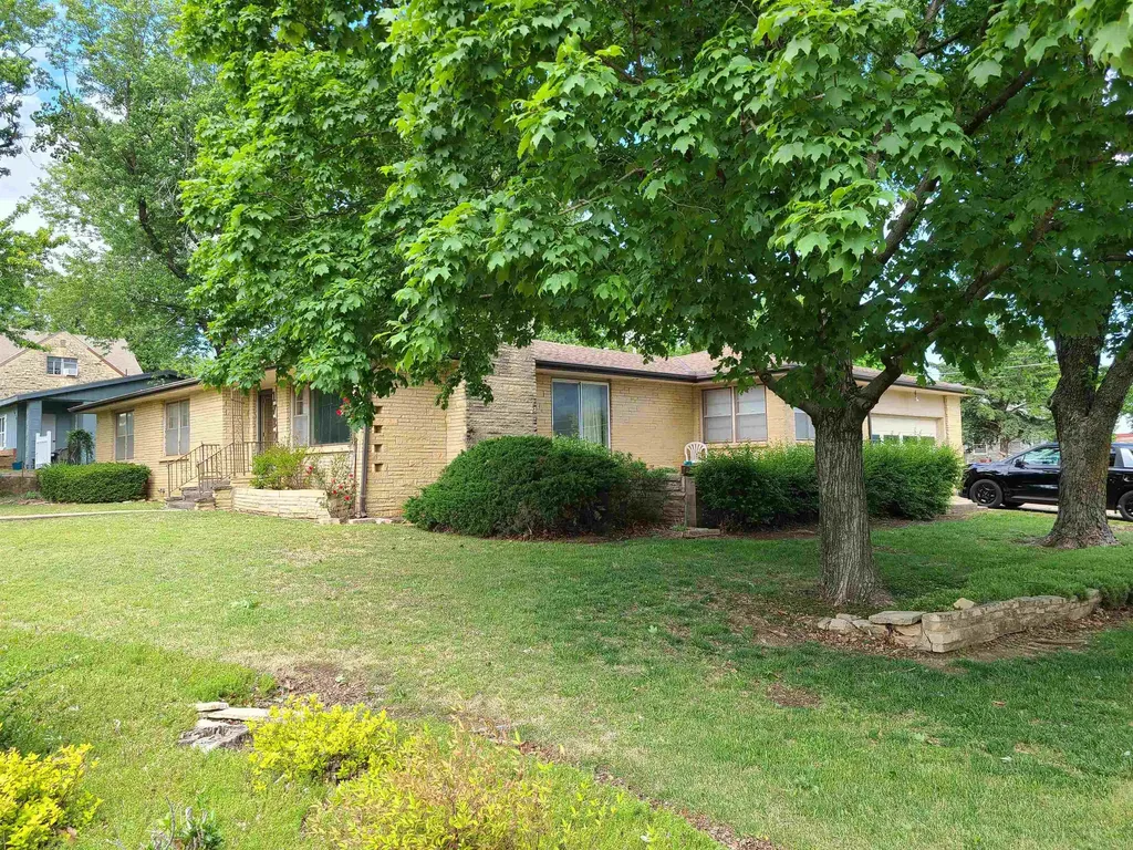 1720 Simpson Winfield KS 67156