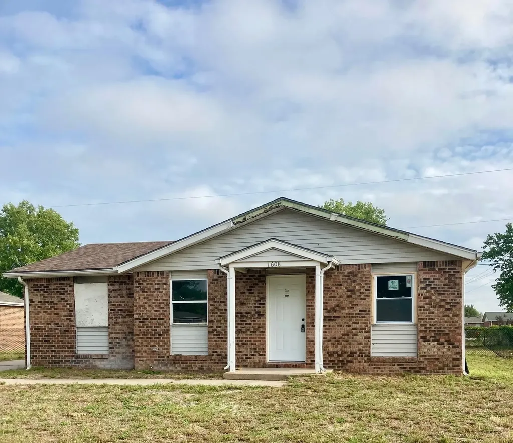1608 E Delmar Wichita KS 67216