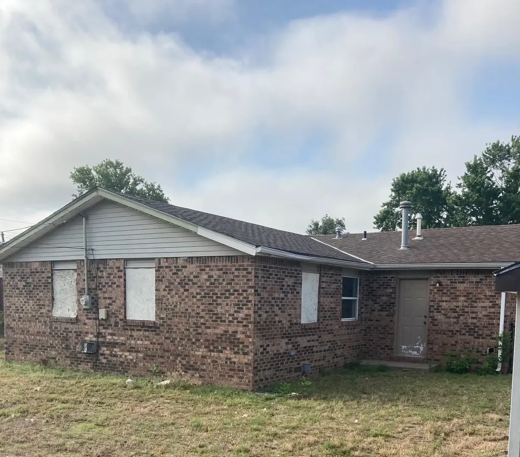 1608 E Delmar Wichita KS 67216