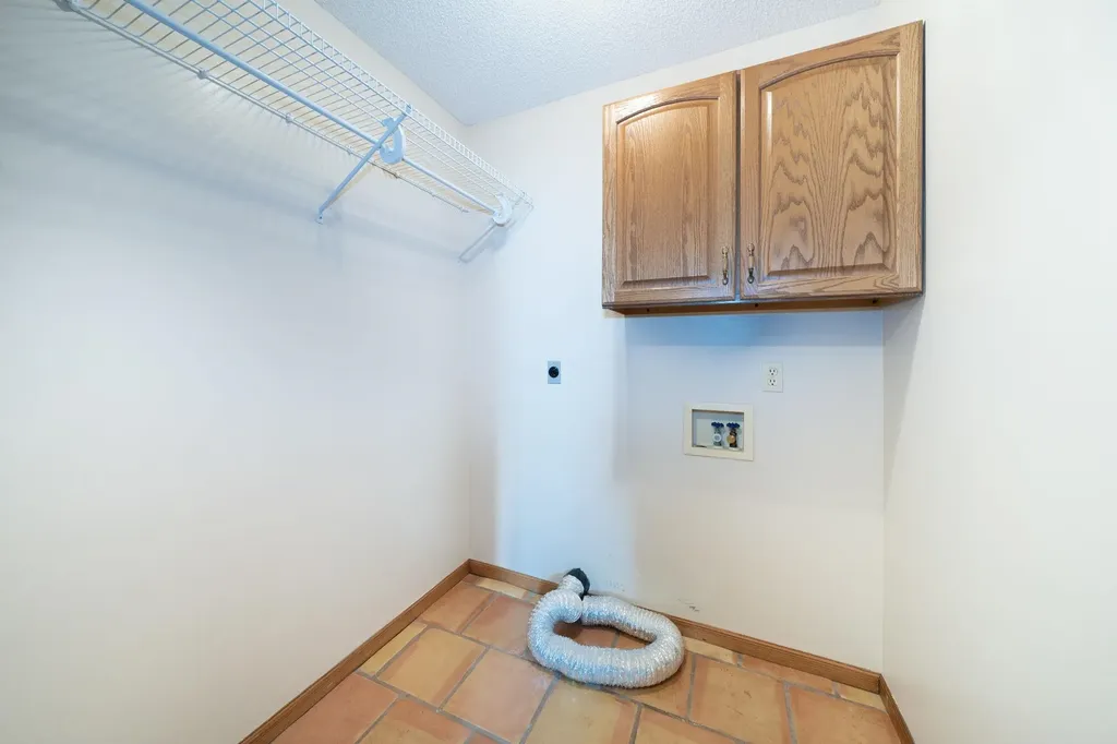 1607 N Woodridge Court Wichita KS 67206