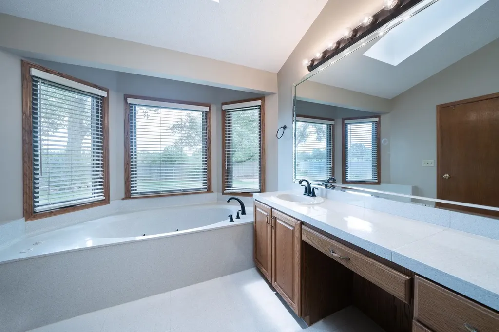 1607 N Woodridge Court Wichita KS 67206