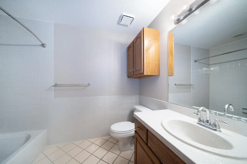 1607 N Woodridge Court Wichita KS 67206