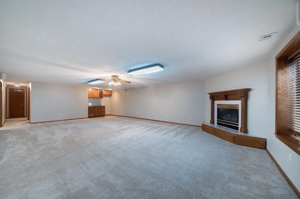 1607 N Woodridge Court Wichita KS 67206
