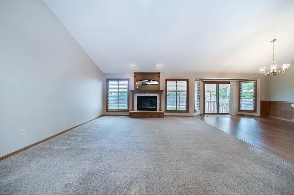 1607 N Woodridge Court Wichita KS 67206