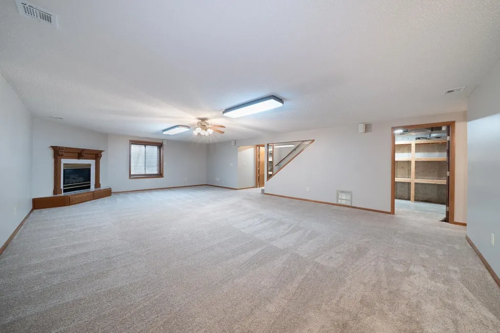 1607 N Woodridge Court Wichita KS 67206