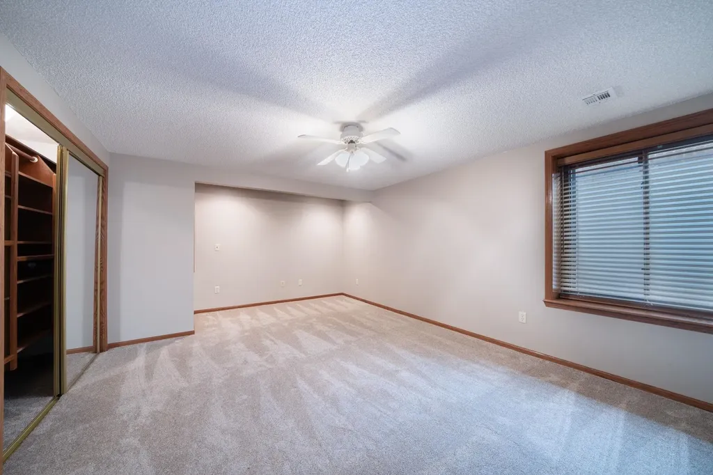 1607 N Woodridge Court Wichita KS 67206