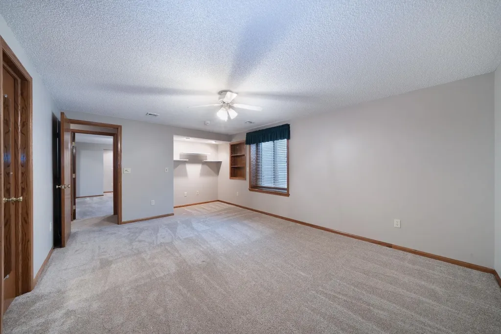 1607 N Woodridge Court Wichita KS 67206