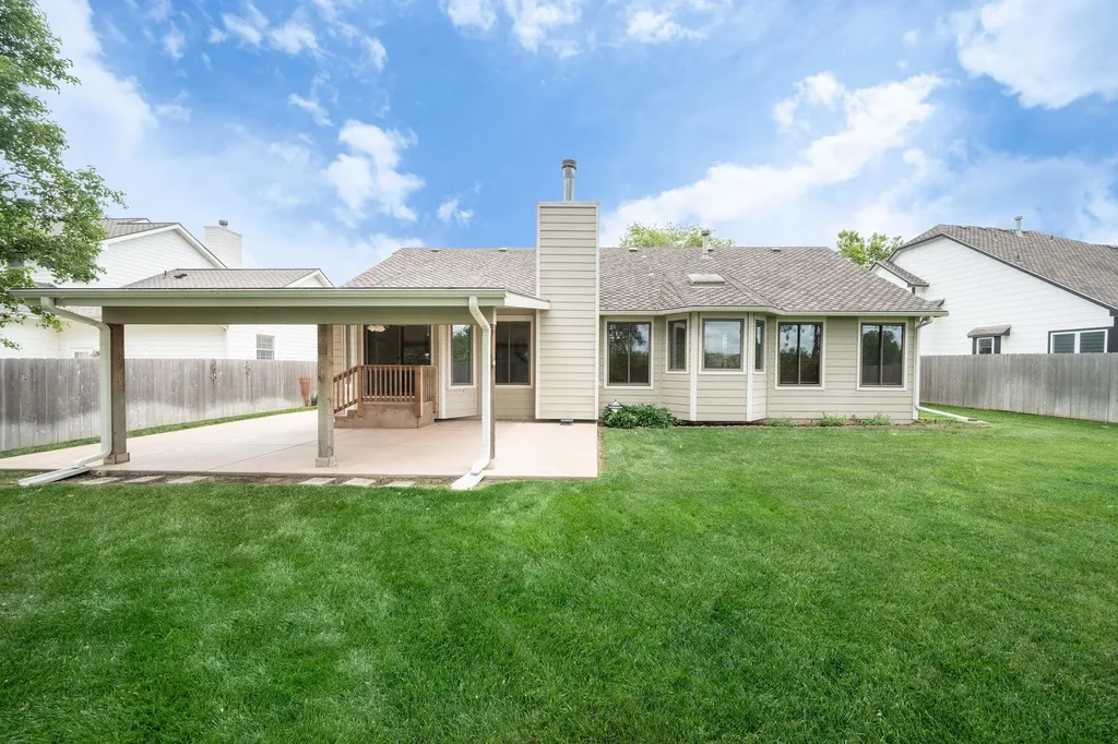 1607 N Woodridge Court Wichita KS 67206