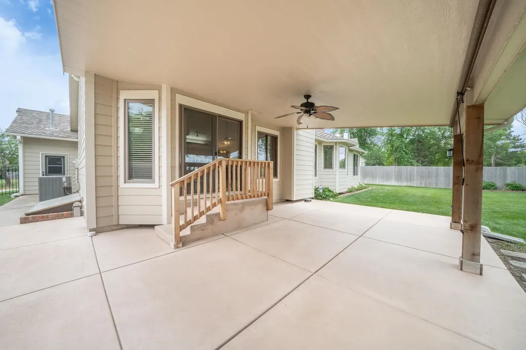 1607 N Woodridge Court Wichita KS 67206