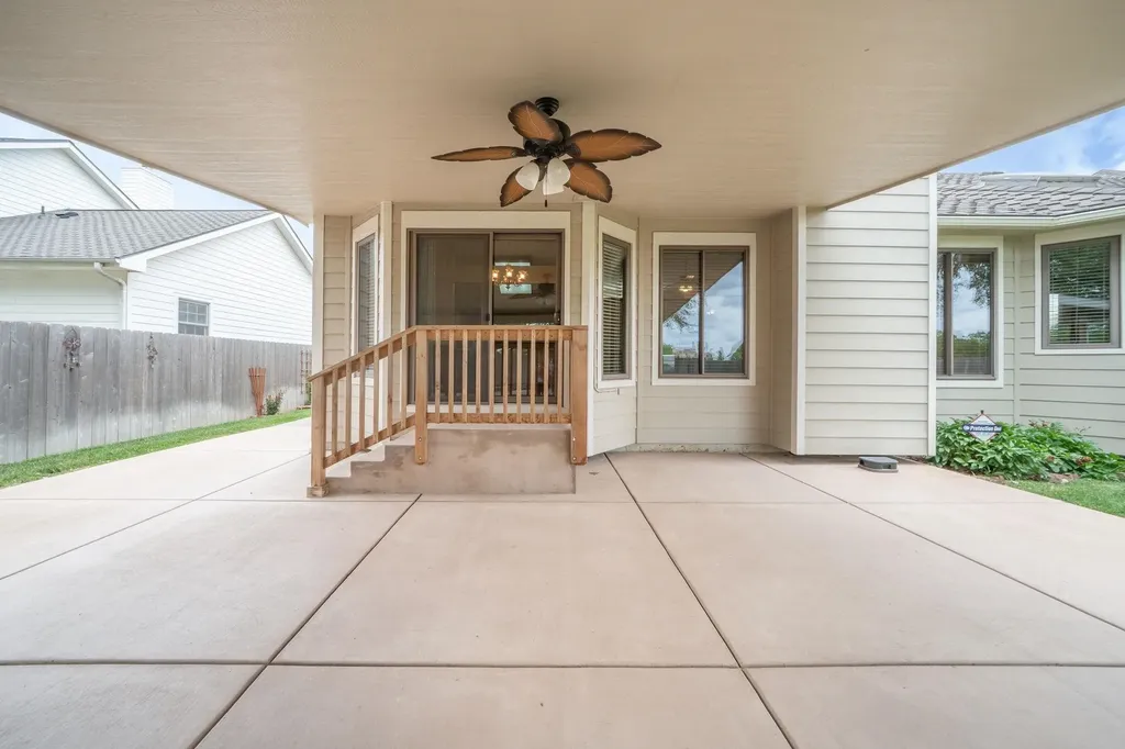 1607 N Woodridge Court Wichita KS 67206