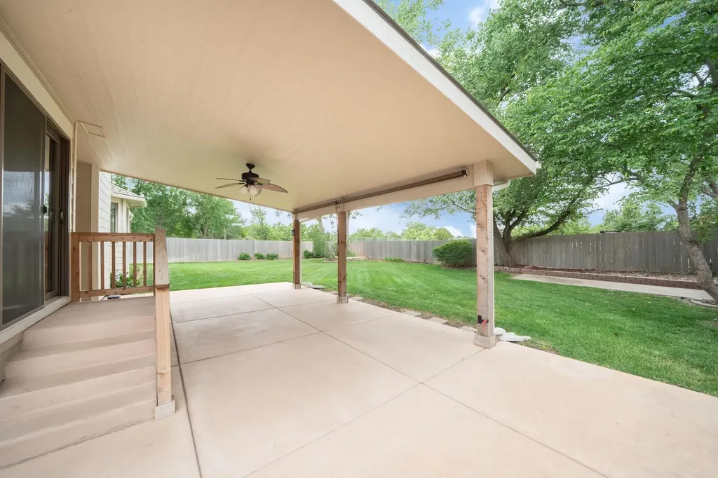 1607 N Woodridge Court Wichita KS 67206