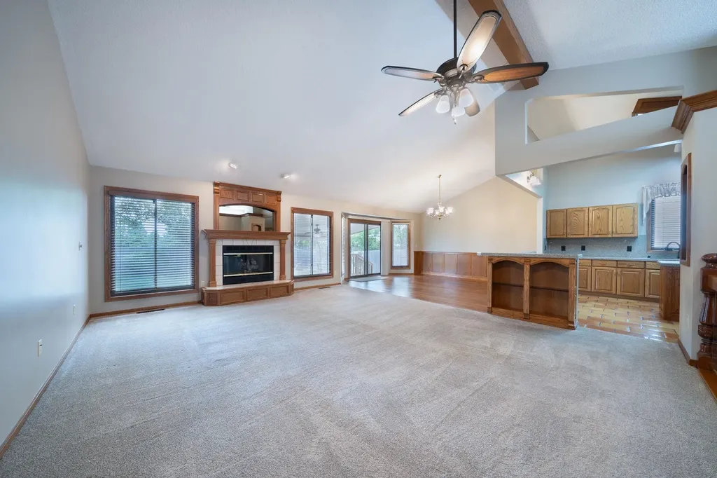 1607 N Woodridge Court Wichita KS 67206