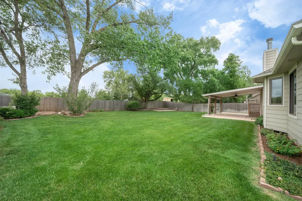 1607 N Woodridge Court Wichita KS 67206