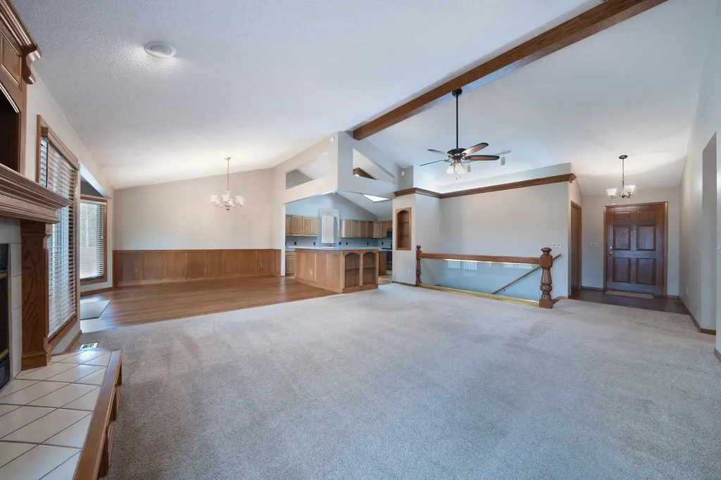 1607 N Woodridge Court Wichita KS 67206