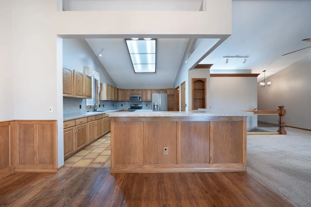 1607 N Woodridge Court Wichita KS 67206
