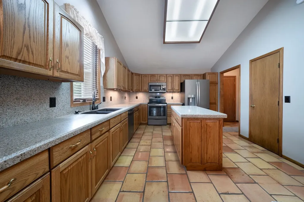 1607 N Woodridge Court Wichita KS 67206