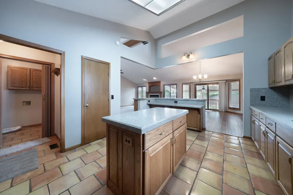 1607 N Woodridge Court Wichita KS 67206