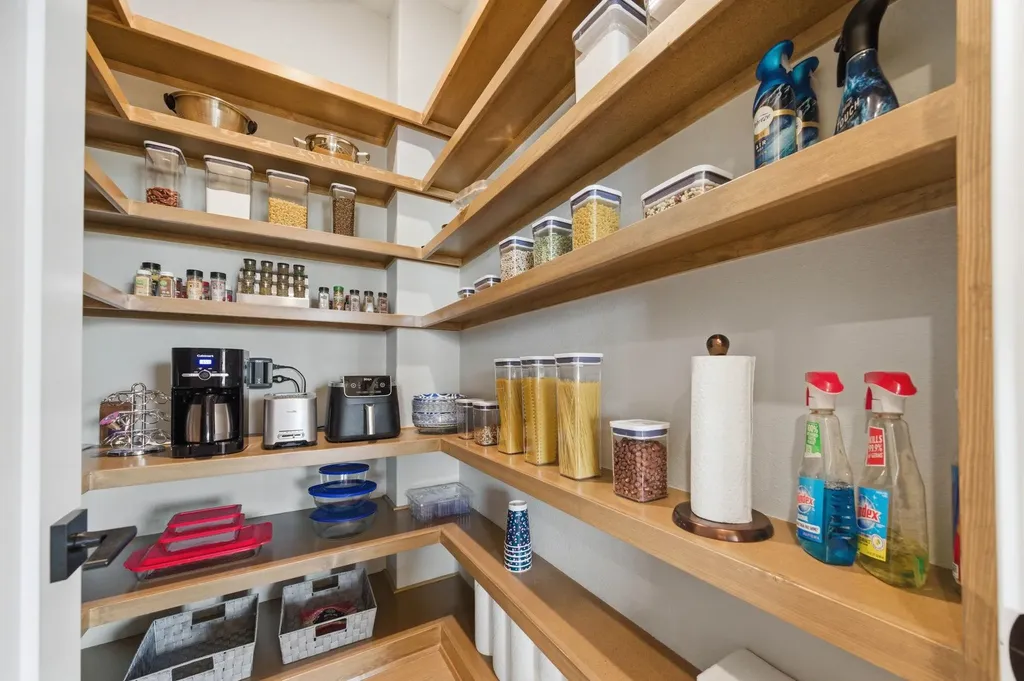 5926 E Forbes Court Bel Aire KS 67220