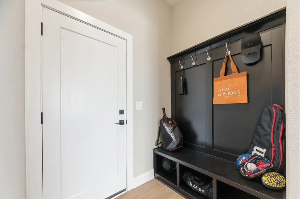 5926 E Forbes Court Bel Aire KS 67220