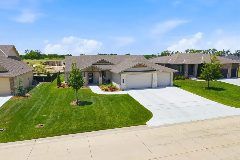 5926 E Forbes Court Bel Aire KS 67220