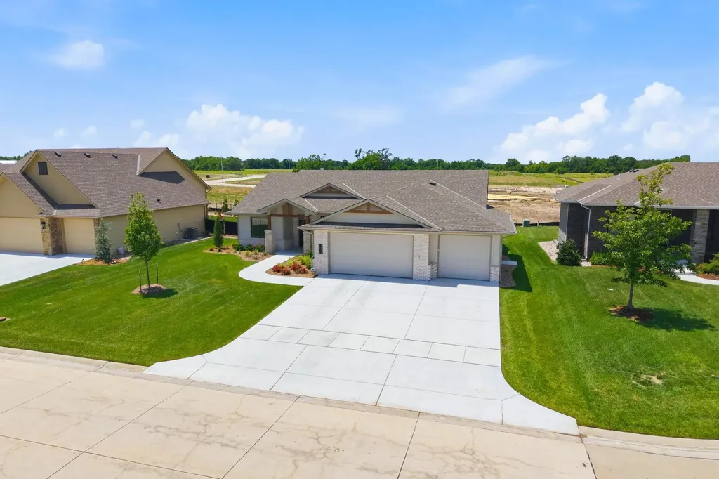 5926 E Forbes Court Bel Aire KS 67220