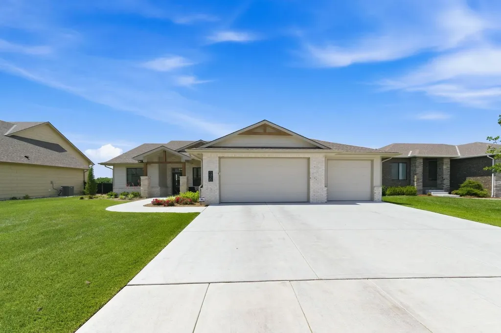 5926 E Forbes Court Bel Aire KS 67220