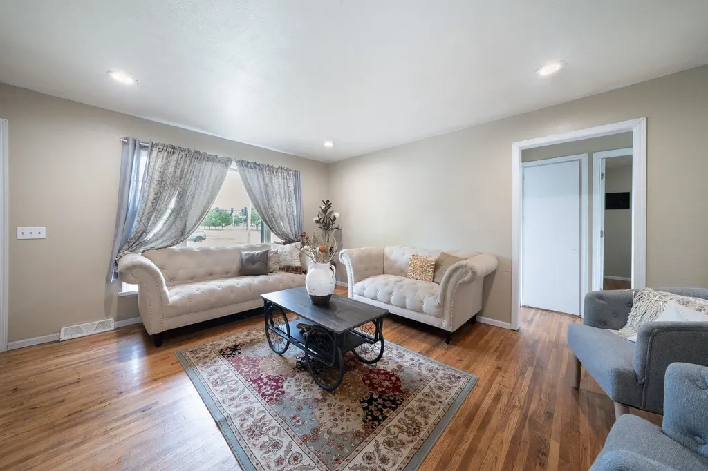 2337 S Glenn Avenue Wichita KS 67213