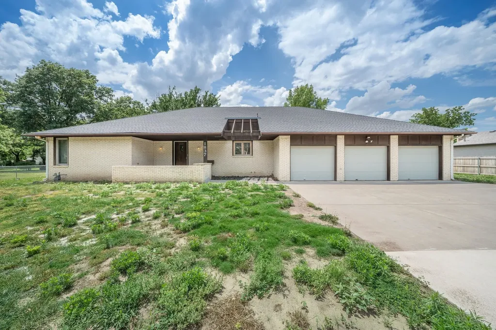 1837 N Mt Carmel Wichita KS 67203