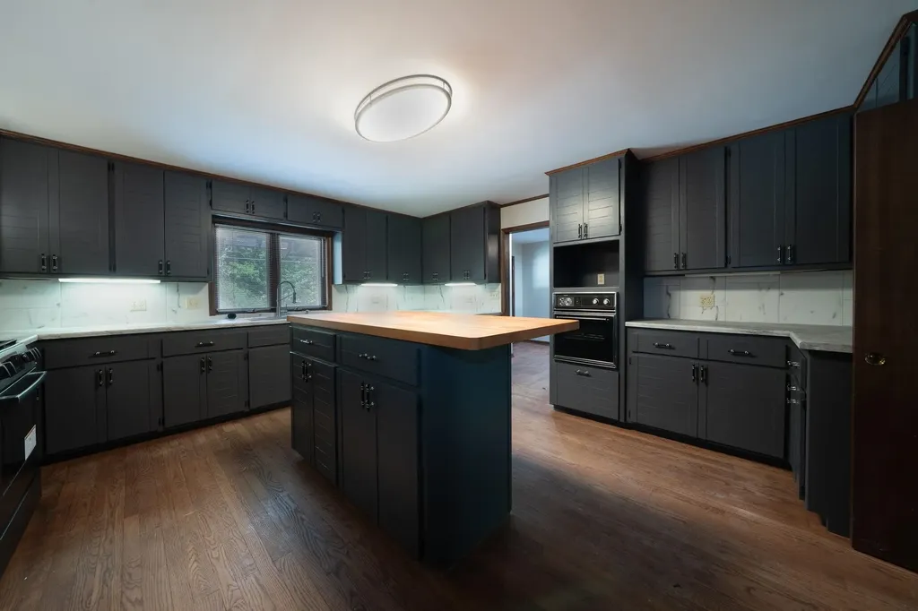 1837 N Mt Carmel Wichita KS 67203