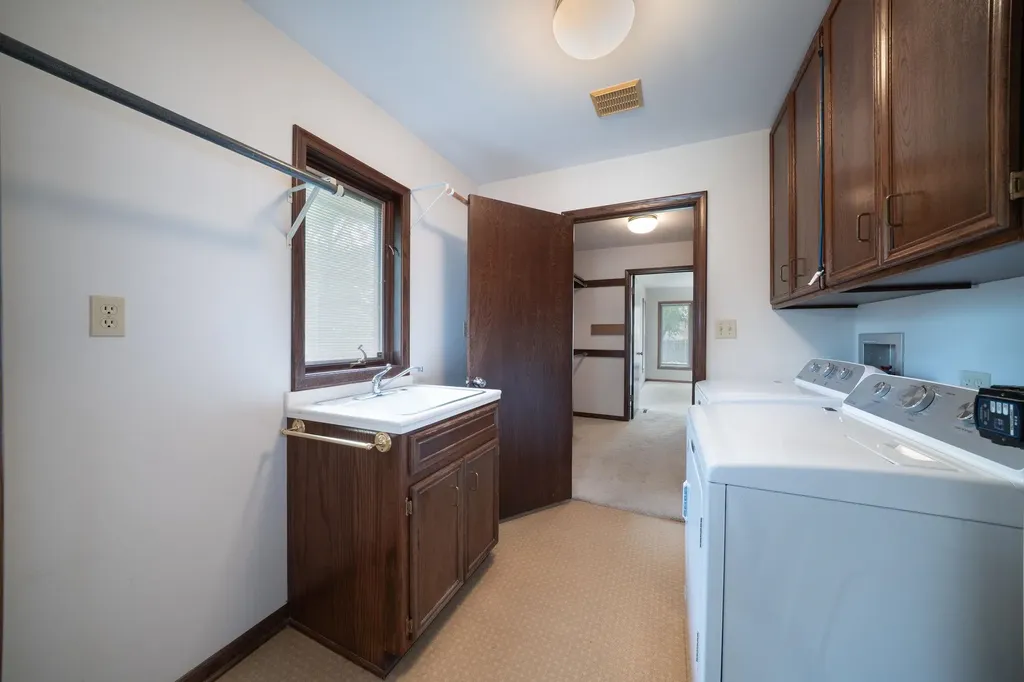 1837 N Mt Carmel Wichita KS 67203