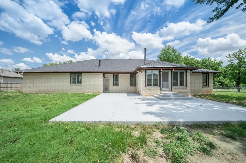 1837 N Mt Carmel Wichita KS 67203