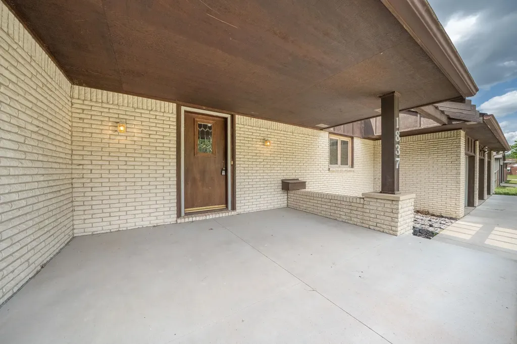 1837 N Mt Carmel Wichita KS 67203
