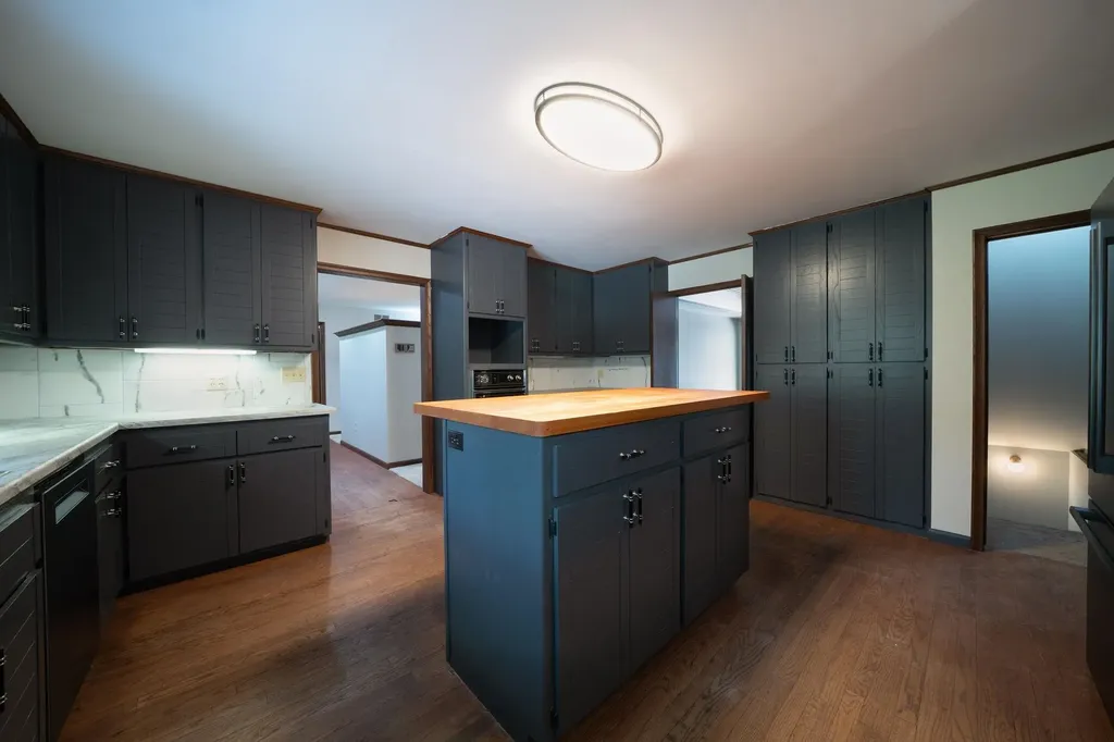 1837 N Mt Carmel Wichita KS 67203
