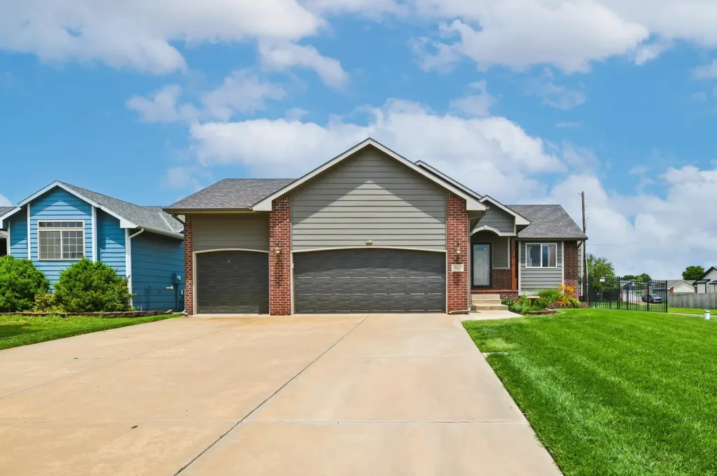 544 E 6th Avenue Cheney KS 67025