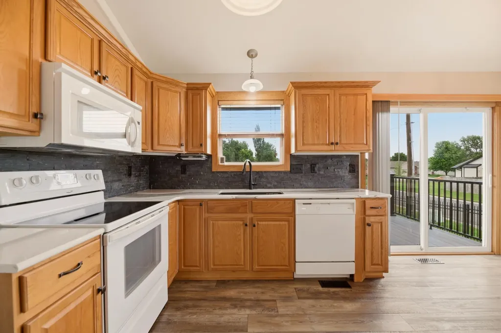 544 E 6th Avenue Cheney KS 67025