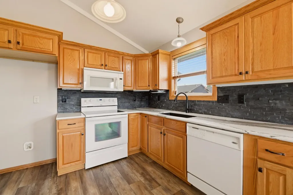 544 E 6th Avenue Cheney KS 67025