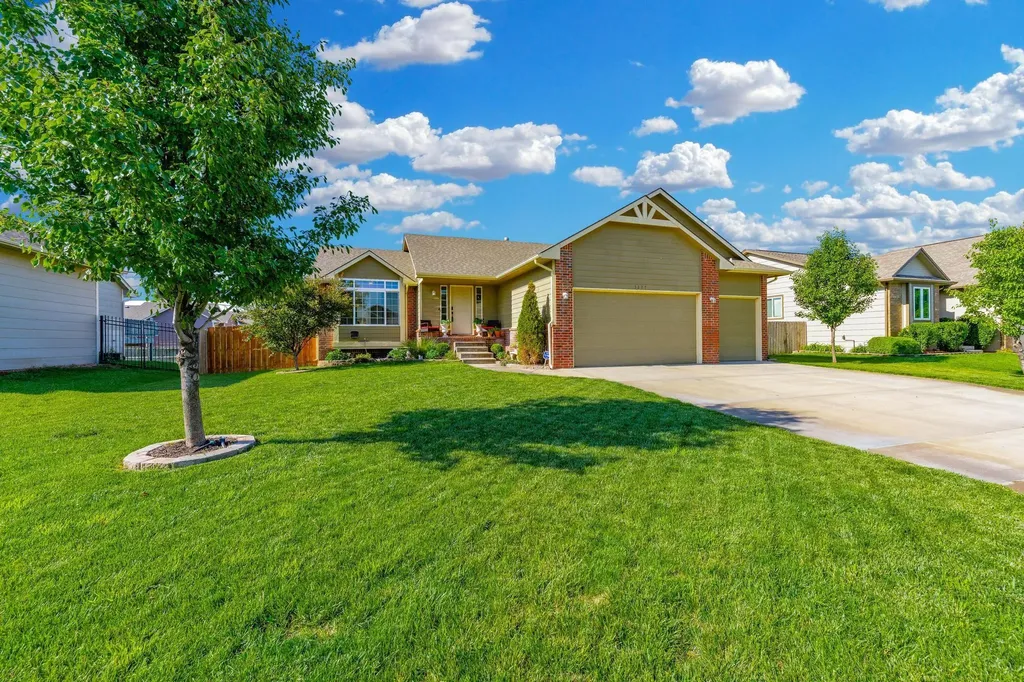 3227 S Blue Lake Court Wichita KS 67215