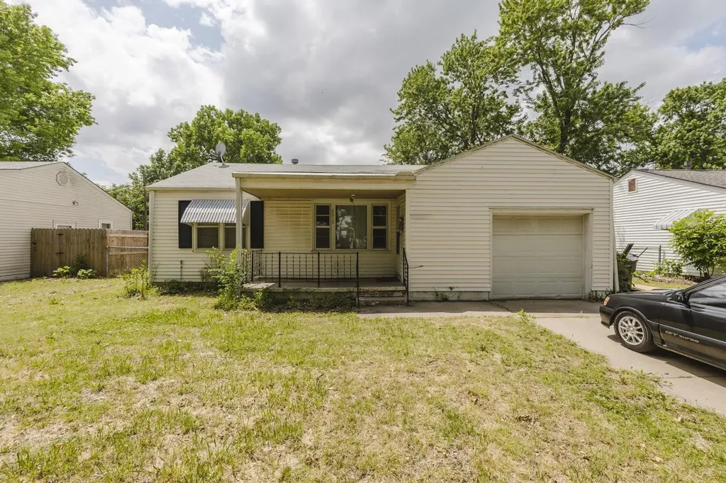 2215 S Green Wichita KS 67211