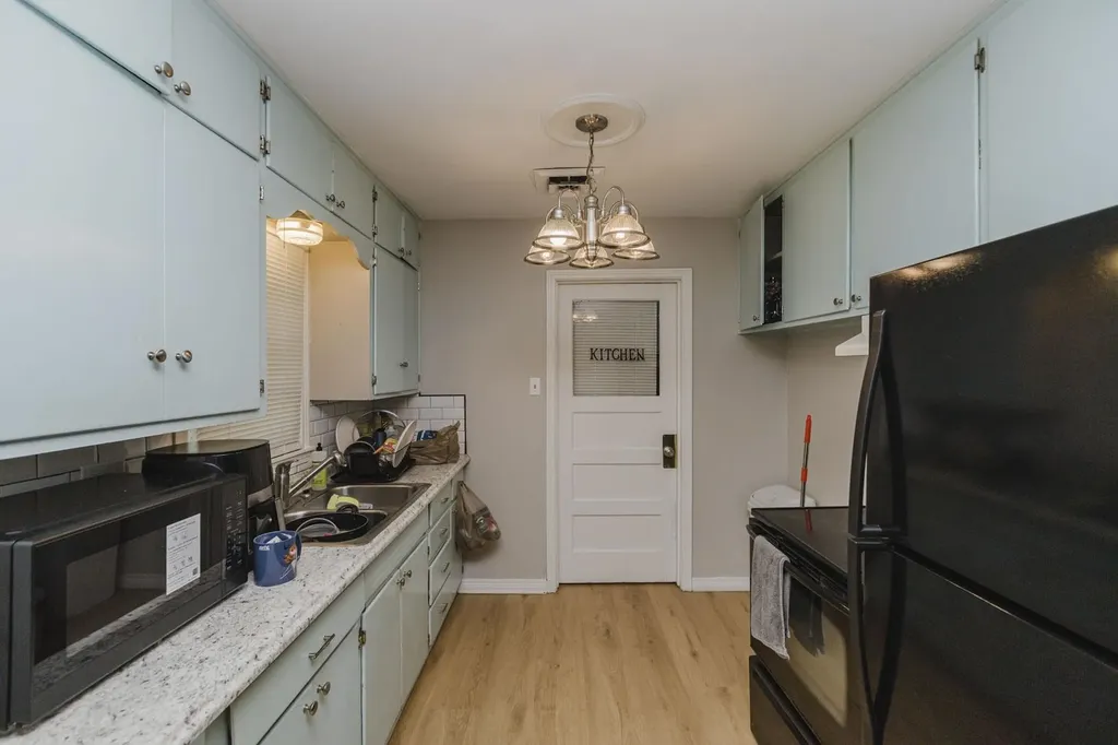 2215 S Green Wichita KS 67211