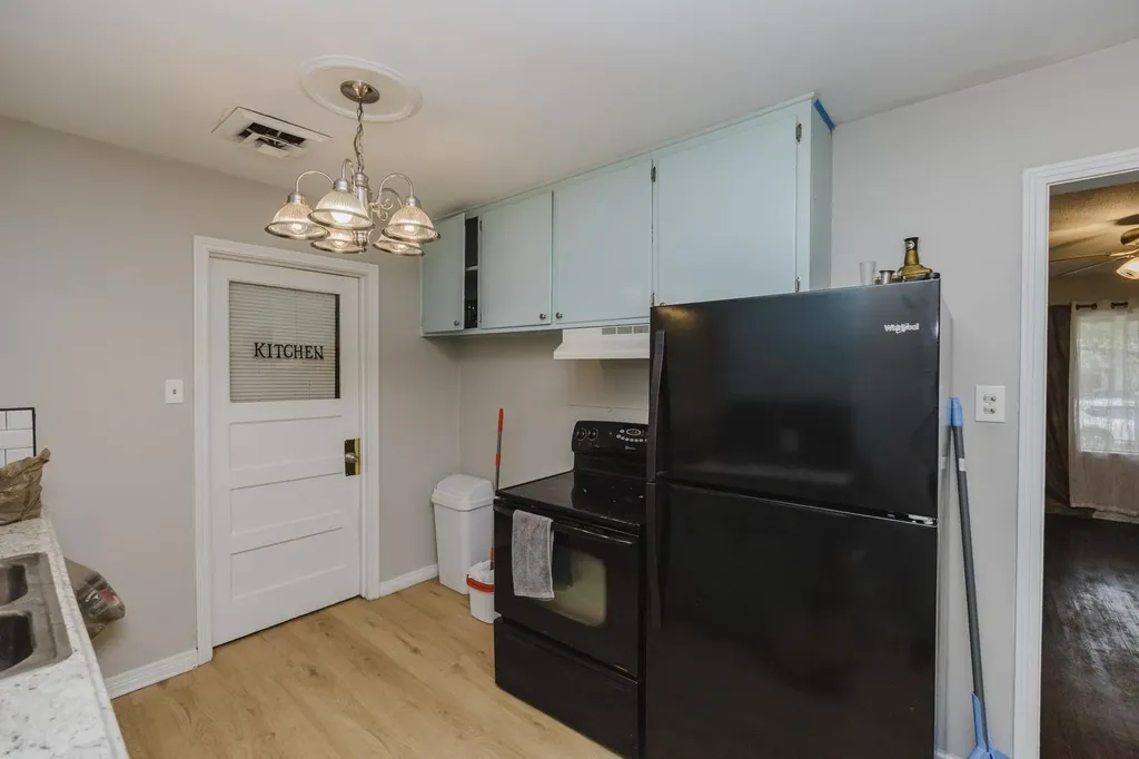 2215 S Green Wichita KS 67211