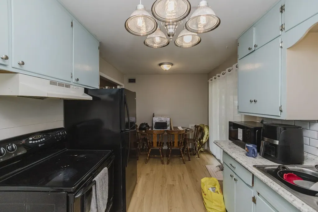 2215 S Green Wichita KS 67211