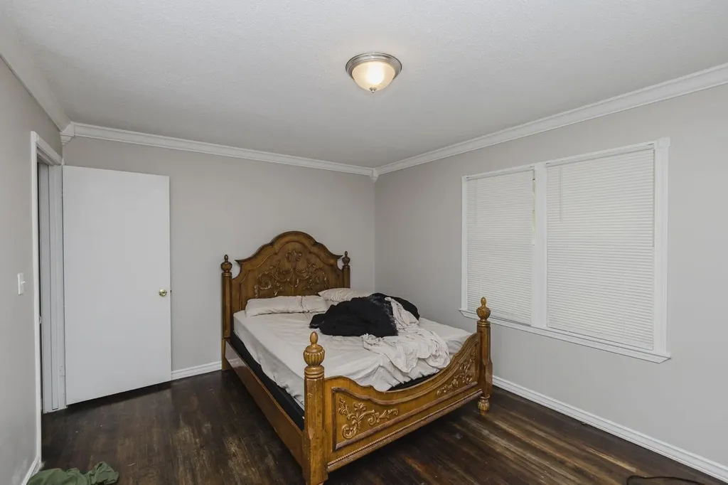 2215 S Green Wichita KS 67211